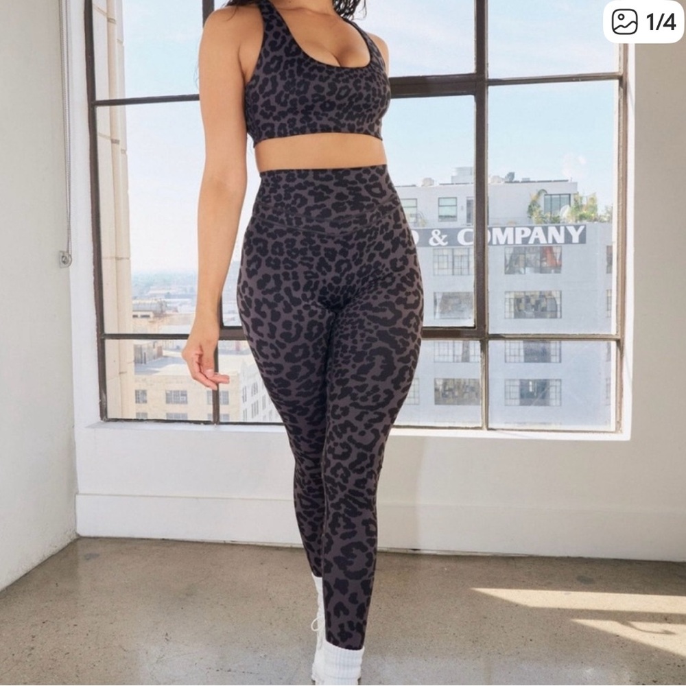 Balance Athletica the ascend pant king cheetah midnight medium NIB